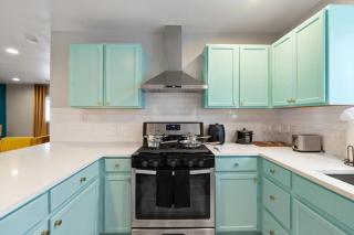 Immediate Access to Highway 35 - Remodeled Haven - 4