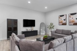 Luxury Combined Homes - Downtown Access - Balcony - Austin - 5