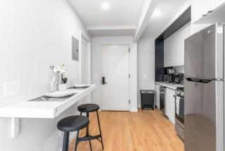 Luxe Studio with Charming Juliet Balcony - 1