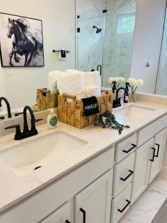 Luxury Combined Homes - Downtown Access - Balcony - Austin - 3