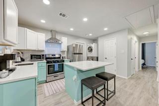 Cozy Modernized Home - Minutes to Downtown-AUS - Austin - 0