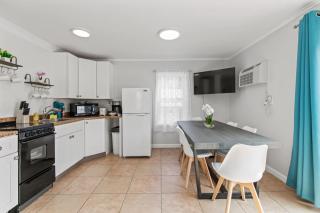 Spacious Family Suite Steps to the Beach (444) - 5