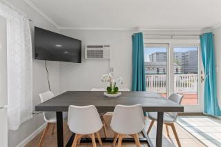 Spacious Family Suite Steps to the Beach (444) - 3