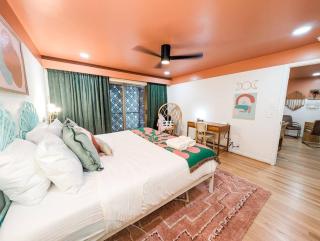 The Flamingo Suite 1 King - Columbia - 1