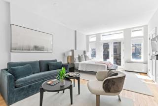 Luxe Studio w Juliet Balcony in Upper East - New York - 0
