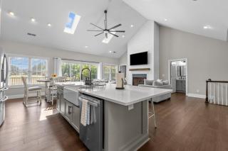 Luxurious Pine Manor Golf Front Estate - - 5