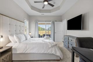 Luxurious Pine Manor Golf Front Estate - - 2