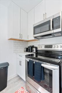 Luxurious Hidden Gem l Downtown Access l Balcony - Austin - 3