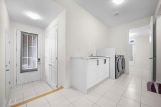 Chic 2BR House, Newly Renovated, Central Spot - Peterborough - 3