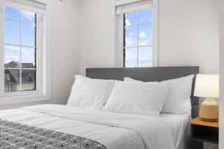 Chic 2BR House, Newly Renovated, Central Spot - Peterborough - 2