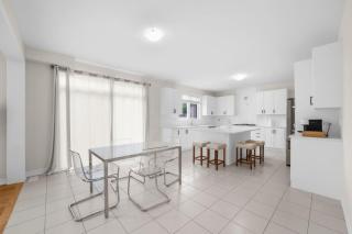 Prime Peterborough - 4BR and Office, Newly Renovated - Peterborough - 3