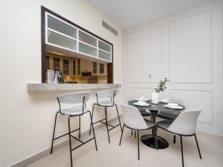 Downtown 1 Bed - Burj Khalifa Balcony View - Dubai - 1