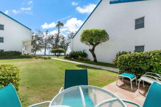 Beachfront Condo next to Ritz - 7