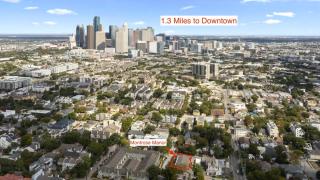 Walkable Montrose 2BR Houston Mural Sleeps 9 - 7