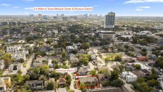 Walkable Montrose 2BR Houston Mural Sleeps 9 - 8