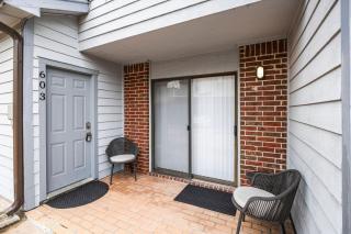 Walkable Montrose 2BR Music Retreat Sleeps 10 - 5