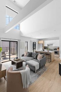 Luxury Penthouse with 2 Floors Pool Patio Gym Walk to Broadway - Nashville - 5