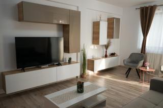 Mirandis Apartments - Modern Stays with Free Parking near Coresi Mall - 1
