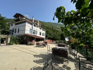 Bujtina Shen Meria - - 0