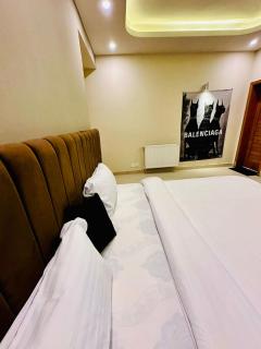 Luxury 2 Bedroom Apartment- F11 Islamabad - Islamabad - 9