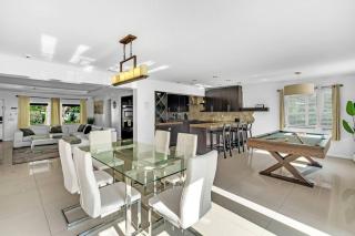 Spacious 3 bedroom Home with Oversized Pool & Backyard - Miami - 1