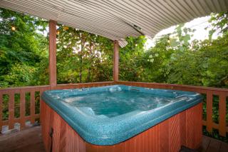 RidgeView - Games, Hot Tub Fireplace & Pool! - Gatlinburg - 0