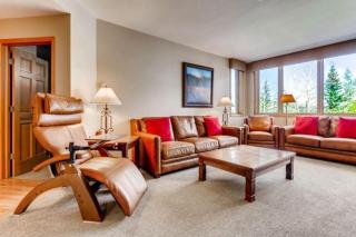 Highlands Lodge 201 by East West Hospitality - 9