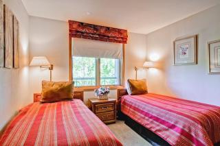 Highlands Lodge 201 by East West Hospitality - 5