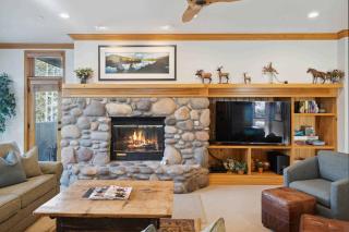 Highlands Lodge 203 by East West Hospitality - 8