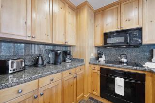 Highlands Lodge 203 by East West Hospitality - 2
