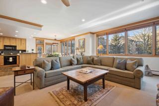 Highlands Lodge 203 by East West Hospitality - 5