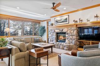 Highlands Lodge 203 by East West Hospitality - 9