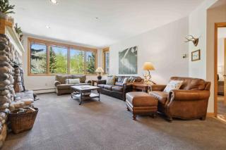 Highlands Lodge 205 by East West Hospitality - 7