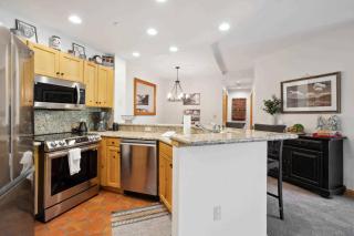 Highlands Lodge 205 by East West Hospitality - 4