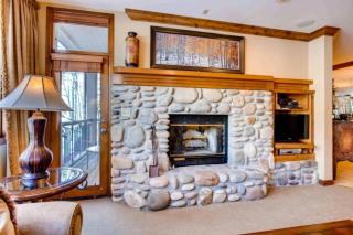 Highlands Lodge 208 by East West Hospitality - 9