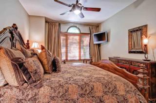 Highlands Lodge 208 by East West Hospitality - 2