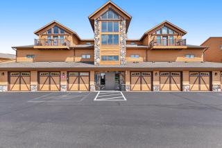 Sunset Condominiums: The Retreat - Arkdale - 3