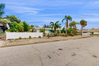 Gertie's Coconut House - 8