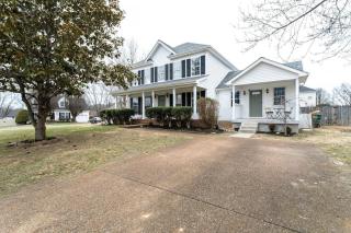 Stylish New 3BR 2.5BA Fire Pit Fence yard - Thompsons Station - 3