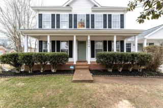 Stylish New 3BR 2.5BA Fire Pit Fence yard - Thompsons Station - 2
