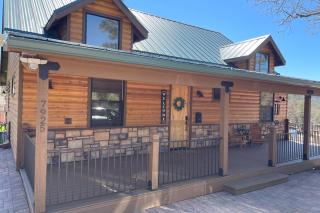 Sweet Strawberry Cabin - Pine - 0