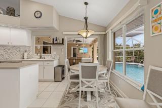 Coastal Breeze Relax and Adventure - Cape Coral - 4