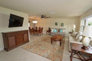 Endless Summer Charming Waterfront Home - Cape Coral - 6