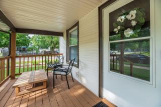 Beautiful 2 Bed 1 Bath home near College Hill - 9