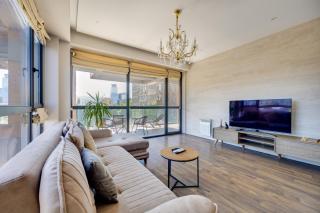 Bright and Comfortable 3BR Apartment - City Views - 6