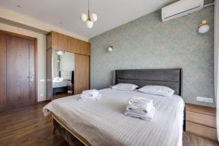 Bright and Comfortable 3BR Apartment - City Views - 4