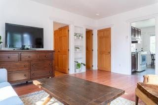 Bright and spacious 2 bedroom home! - 5