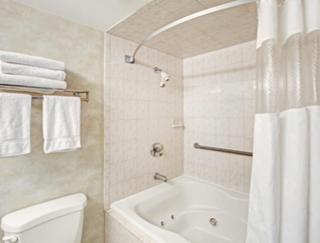 Ramada by Wyndham Flemington - 6
