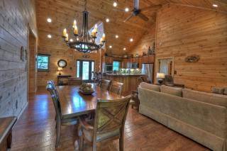 5 OClock Somewhere Hot tub fireplace pool table and more - Mineral Bluff - 2