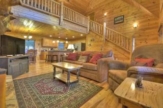 Sweet Seclusion Firepit king suite serene outdoor spaces - Mineral Bluff - 3
